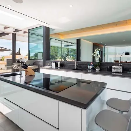 Villa In Vale Do Lobo Sleeps 8 Includes Swimming Pool Air Con And Wifi 2 Villa Vale do Lobo