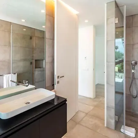 Villa Villa In Vale Do Lobo Sleeps 8 Includes Swimming Pool Air Con And Wifi 2