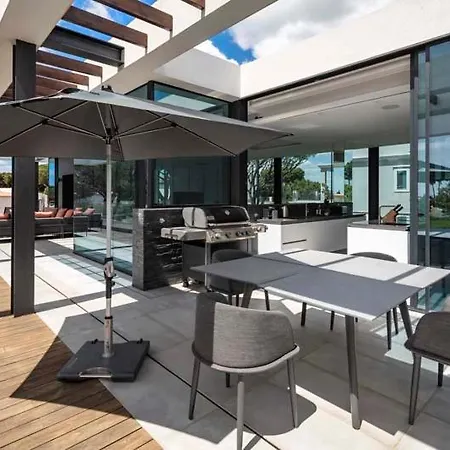 Villa in Vale do Lobo Sleeps 8 includes Swimming pool Air Con&WiFi 2 Villa *